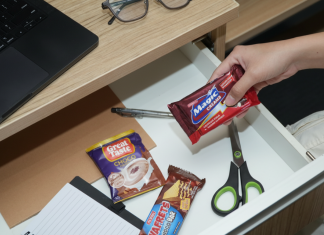 THE ULTIMATE OFFICE SNACK GUIDE: FUEL YOUR PRODUCTIVITY ALL DAY LONG
